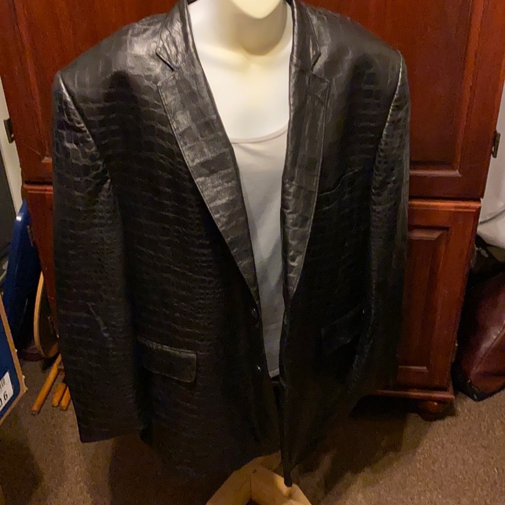Men’s black sports coat